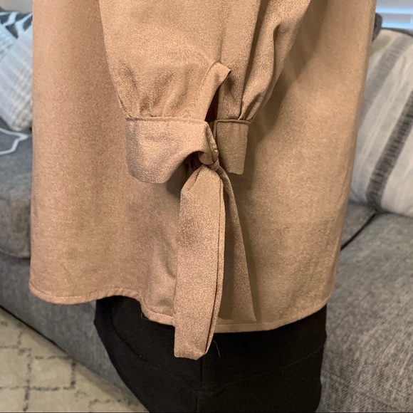 Gold Blouse with Bows and Cutouts on the Back - Picture 2 of 4